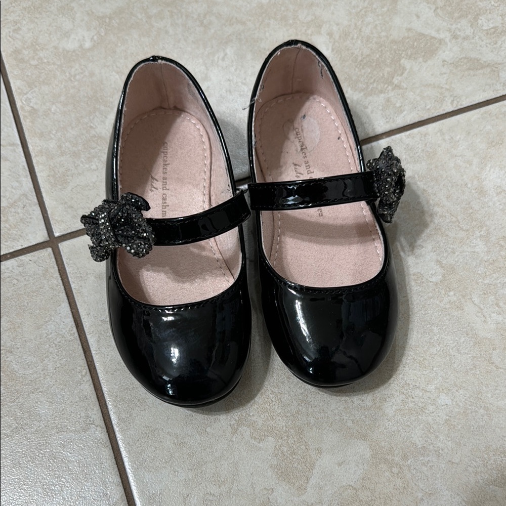 Cupcakes & Cashmere Black Dress Shoes with Bow